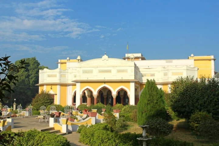 Караули: Bhanwar Vilas Palace