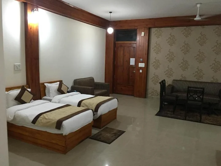 Хошиарпур: Hotel Royal Plaaza