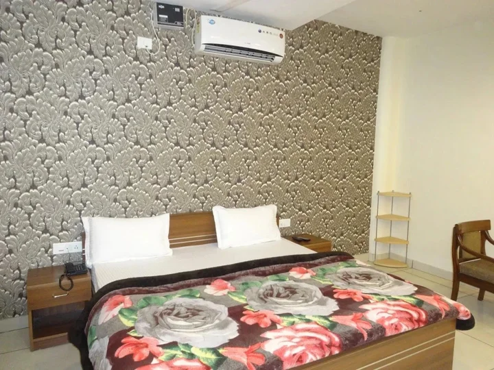 Зиракпур: The Shradha Hotel