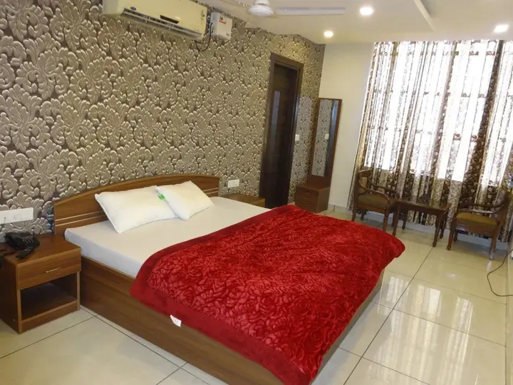 Зиракпур: The Shradha Hotel