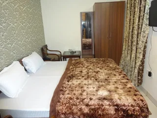 Зиракпур: The Shradha Hotel