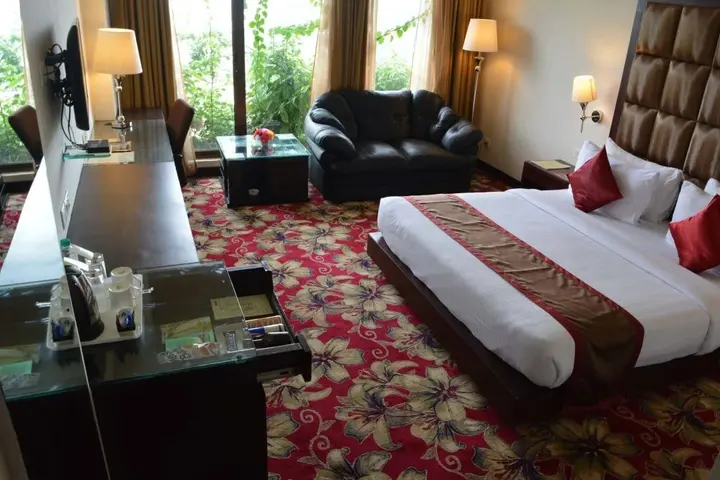 Гувахати: The Lily Hotel