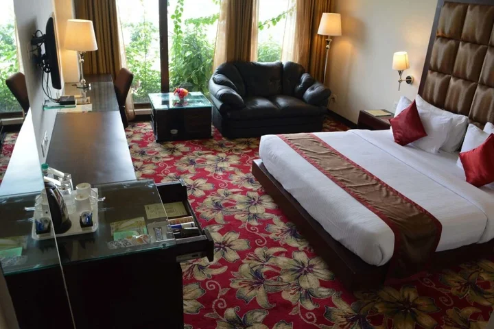 Гувахати: The Lily Hotel