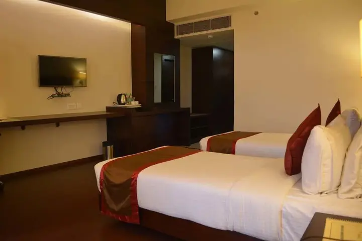Гувахати: The Lily Hotel