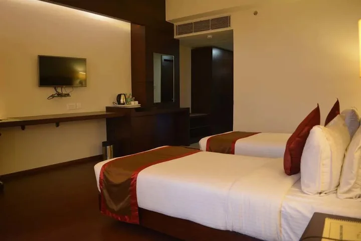 Гувахати: The Lily Hotel