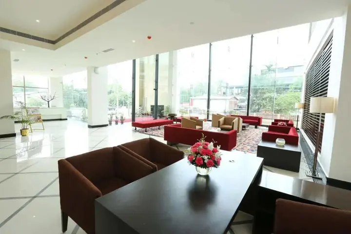 Гувахати: The Lily Hotel