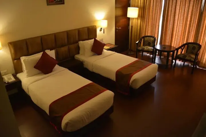Гувахати: The Lily Hotel