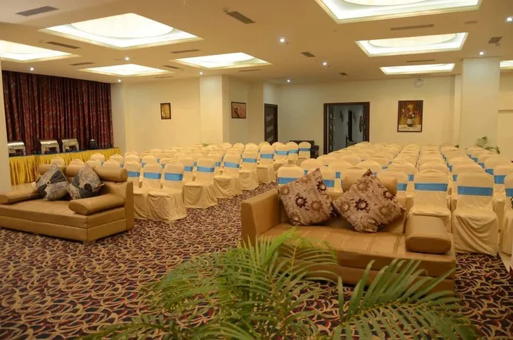 Гувахати: The Lily Hotel