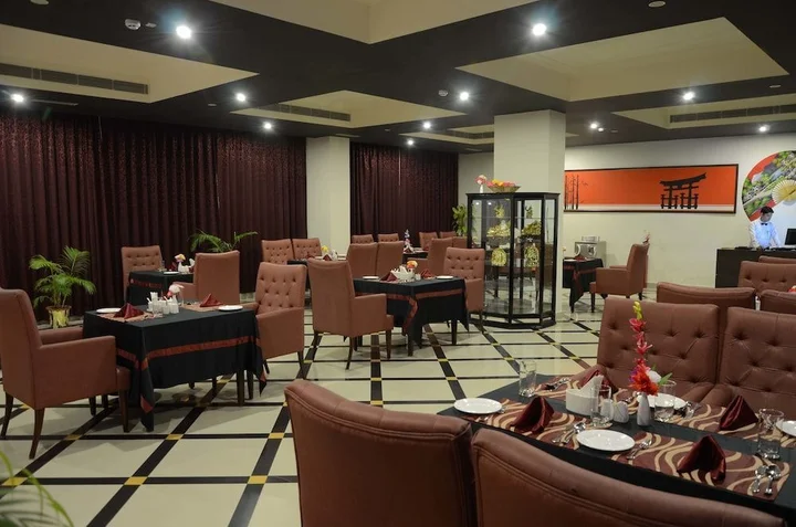Гувахати: The Lily Hotel