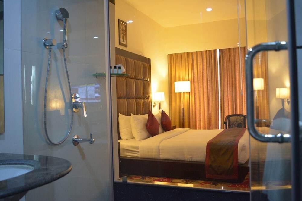 Гувахати: The Lily Hotel