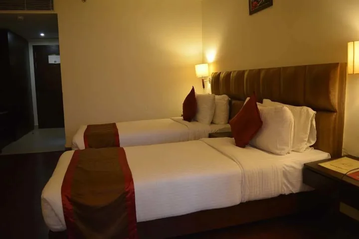 Гувахати: The Lily Hotel