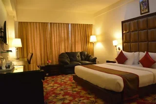 Гувахати: The Lily Hotel