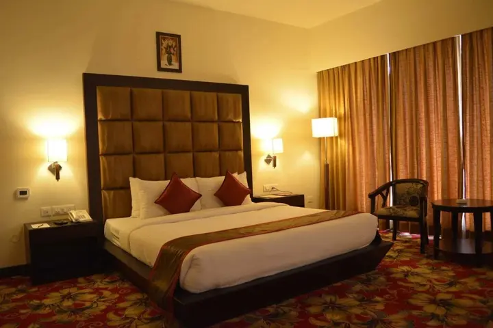 Гувахати: The Lily Hotel