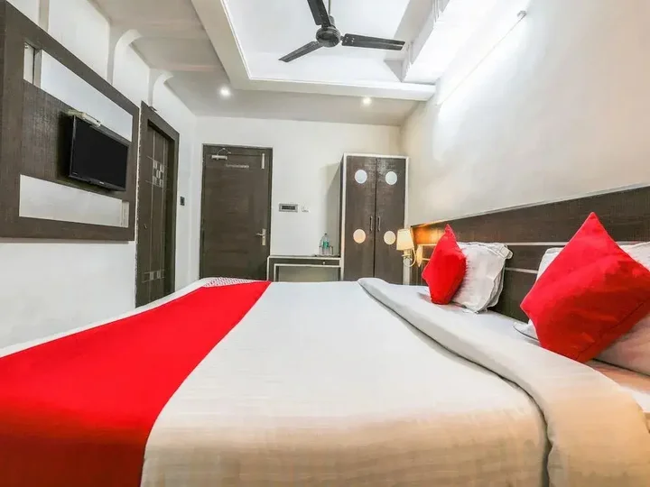 Висакхапатнам: OYO 16930 Madhura Inn