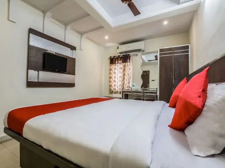 Висакхапатнам: OYO 16930 Madhura Inn