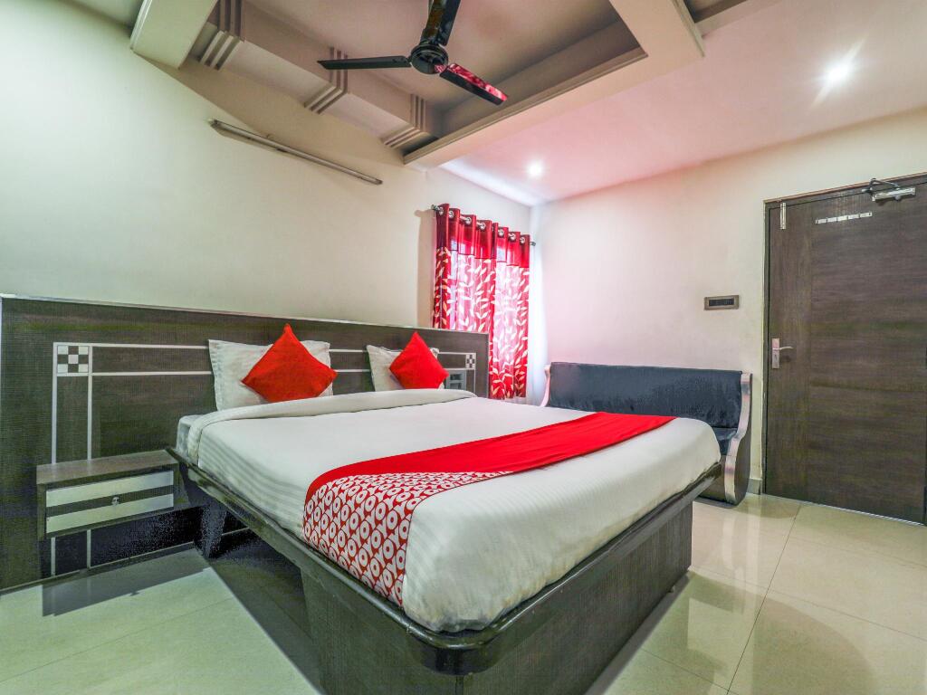 Висакхапатнам: OYO 16930 Madhura Inn