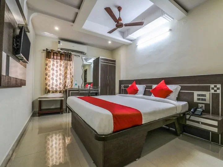 Висакхапатнам: OYO 16930 Madhura Inn
