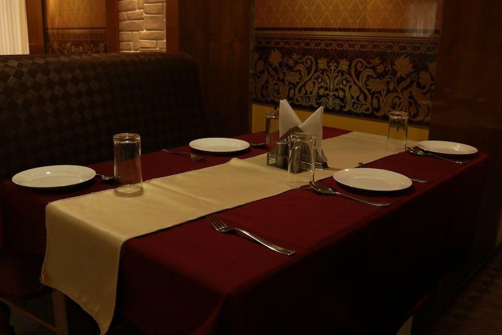 Гувахати: Hotel SJ International