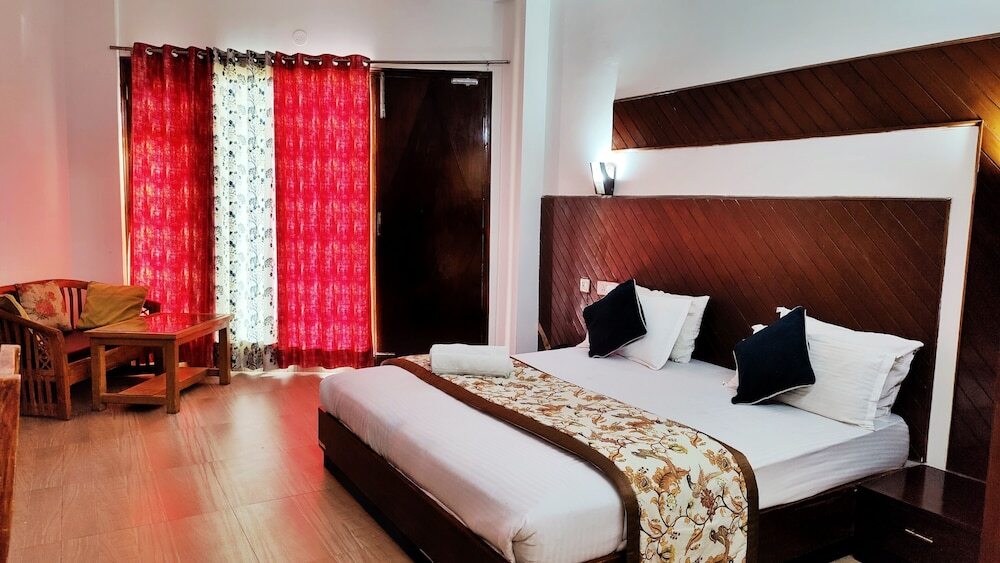 Казаули: Neel Giri Resort