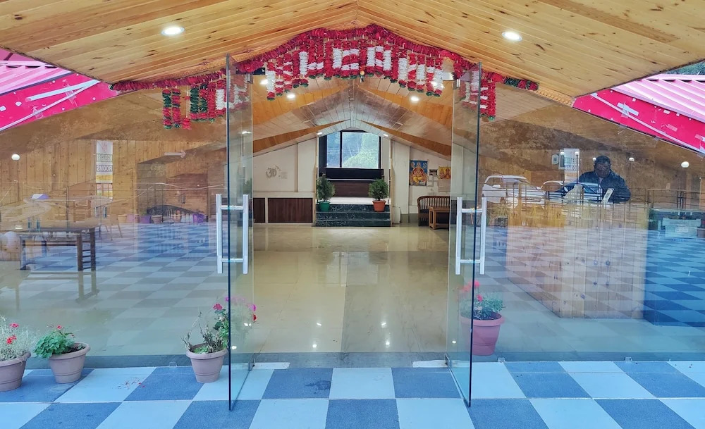 Казаули: Neel Giri Resort