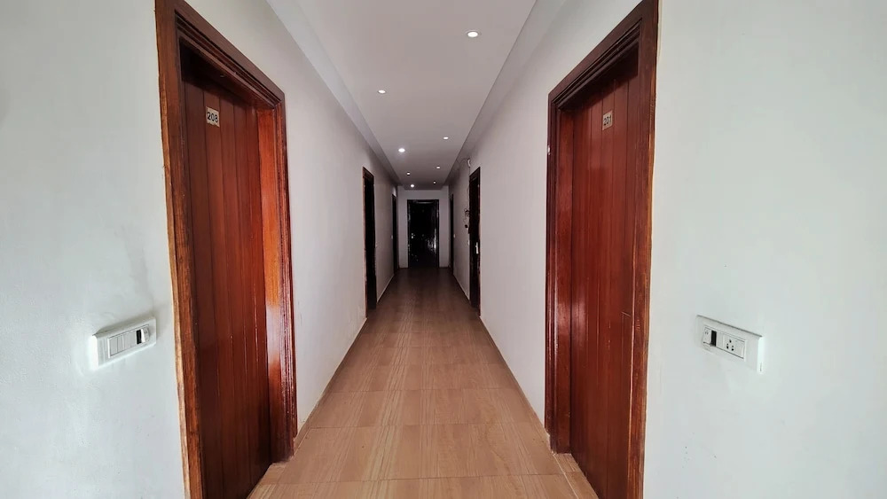 Казаули: Neel Giri Resort