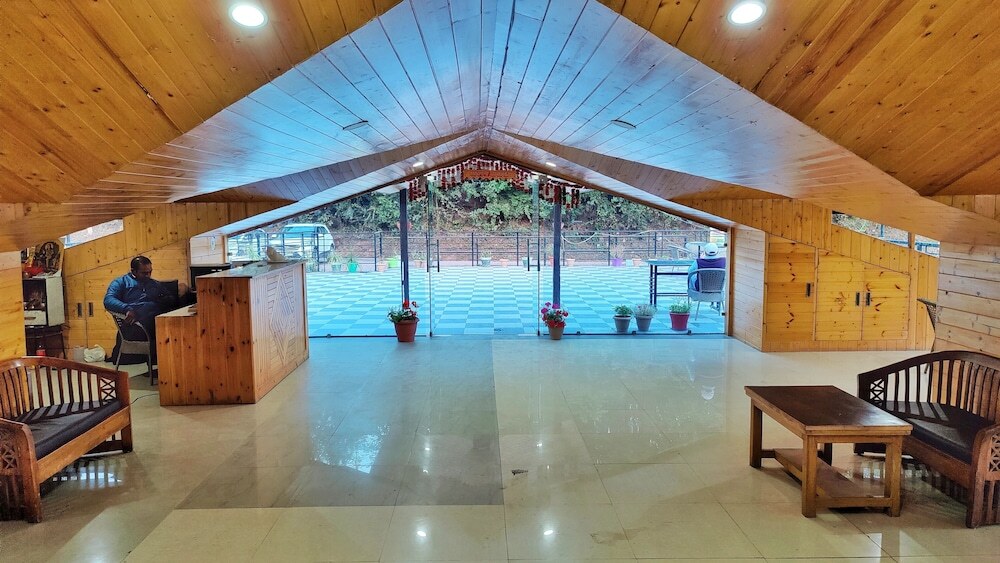 Казаули: Neel Giri Resort