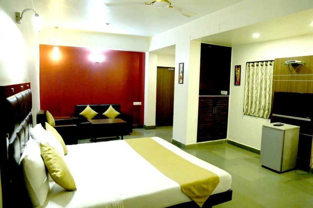 Сурат: STARiHOTELS Railway Station Surat