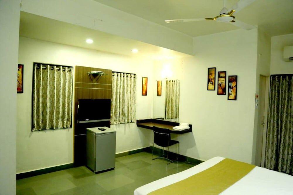 Сурат: STARiHOTELS Railway Station Surat