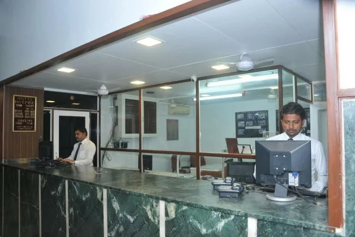 Сурат: STARiHOTELS Railway Station Surat