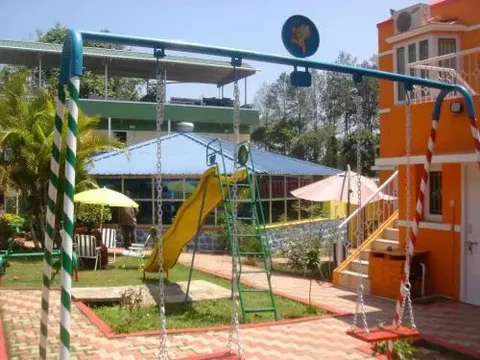 Салем: Sophy's Resorts