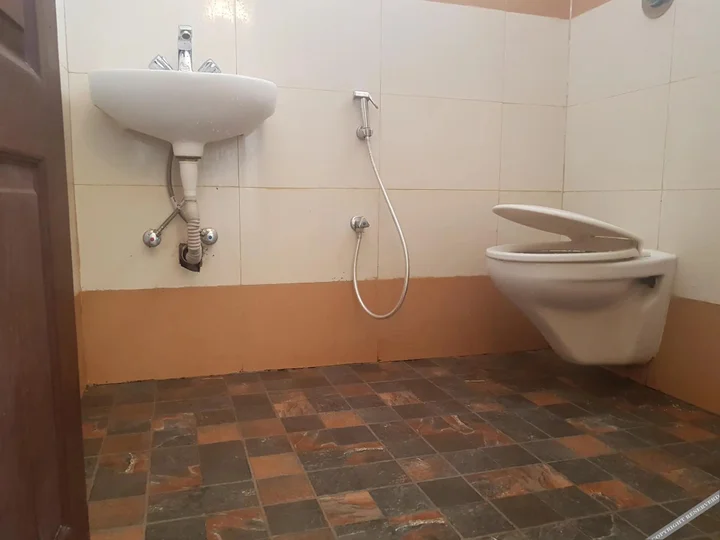 Ути: Hotel Zion International