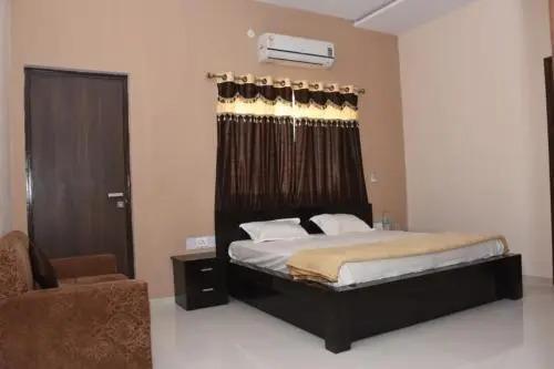 Чхатарпур: Hotel PoshLux