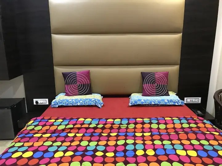 Гуруграм: Oyo 27864 Hotel Samrat