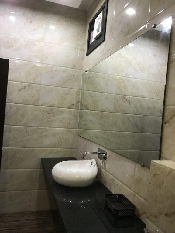 Гуруграм: Oyo 27864 Hotel Samrat