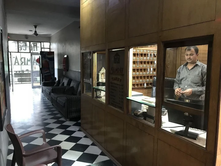 Гуруграм: Oyo 27864 Hotel Samrat