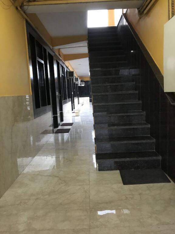 Гуруграм: Oyo 27864 Hotel Samrat