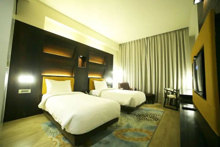 Лакхнау: Golden Blossom Imperial Resorts