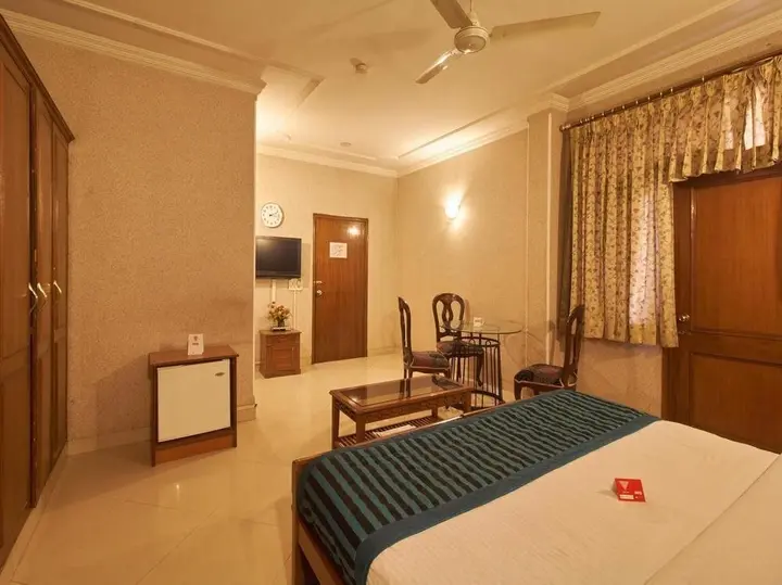 Гуруграм: OYO 8535 Hotel Mayarch