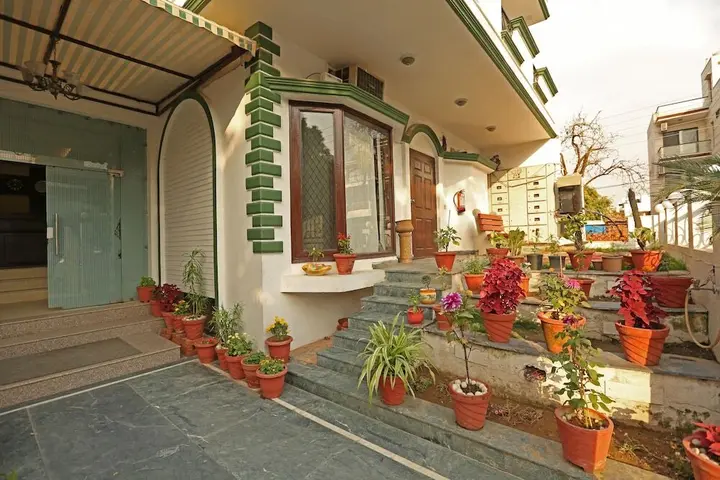 Гуруграм: OYO 8535 Hotel Mayarch