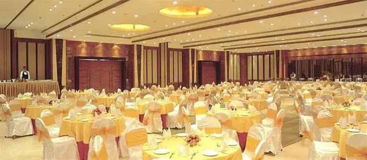Лудхиана: NIRVANA Hotel I Banquets I Club