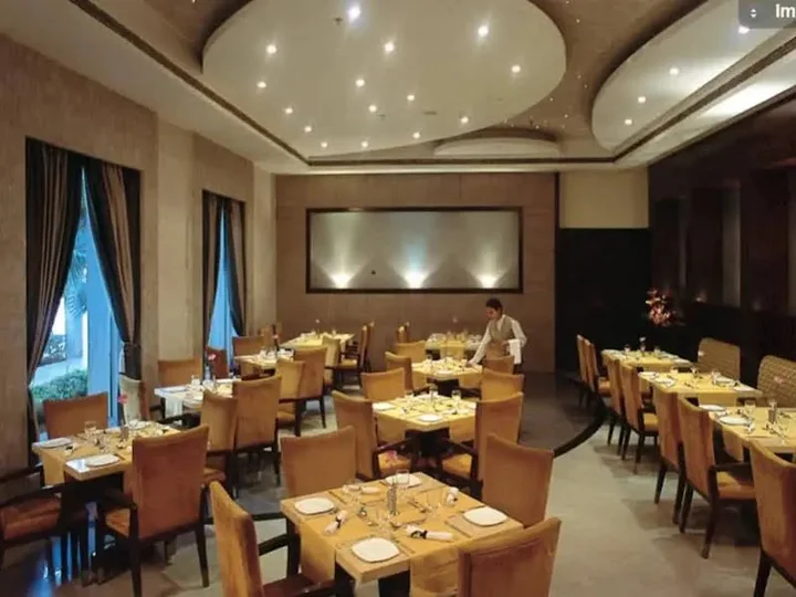 Лудхиана: NIRVANA Hotel I Banquets I Club