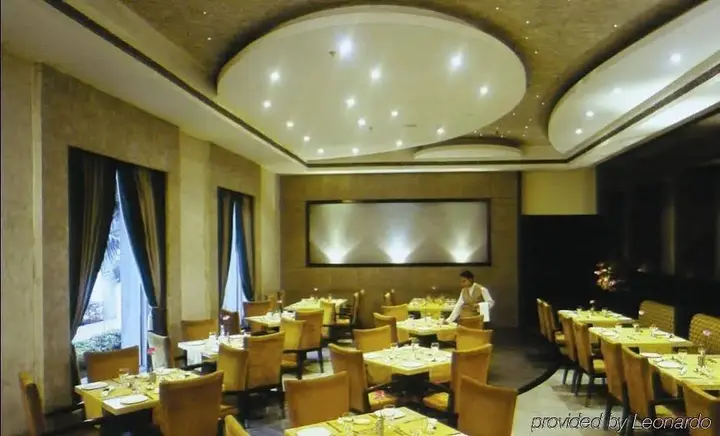 Лудхиана: NIRVANA Hotel I Banquets I Club
