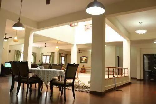 Султан-Батери: Misty Meadows Hotel