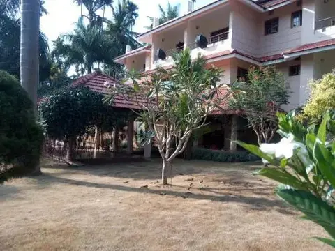 Султан-Батери: Misty Meadows Hotel