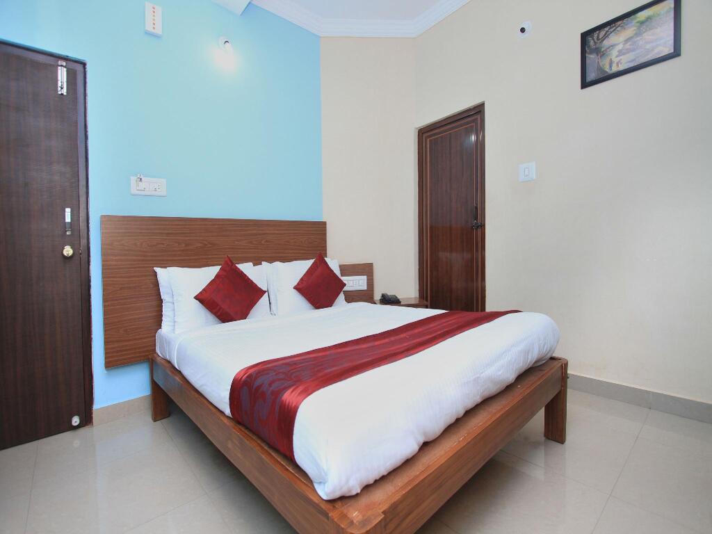 Кушалнагар: OYO 9583 Hotel Qinn