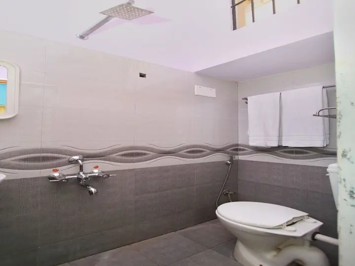 Кушалнагар: OYO 9583 Hotel Qinn