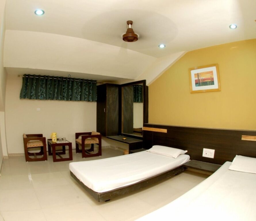Вадодара: Hotel Rahi