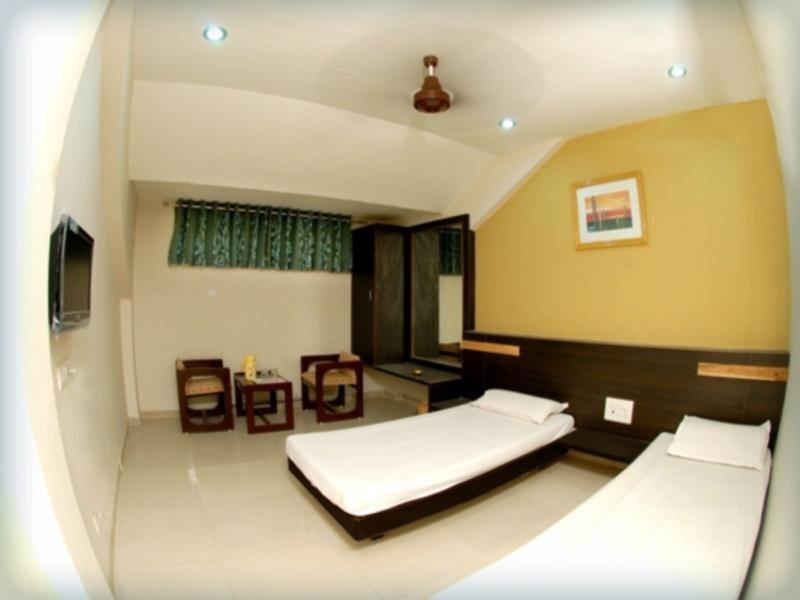 Вадодара: Hotel Rahi
