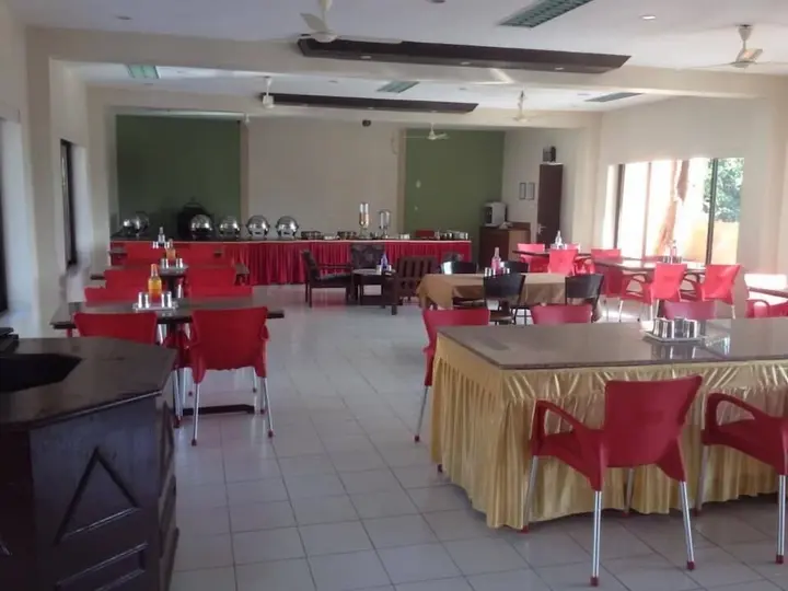 Киим: Elysium Resort Alibaug