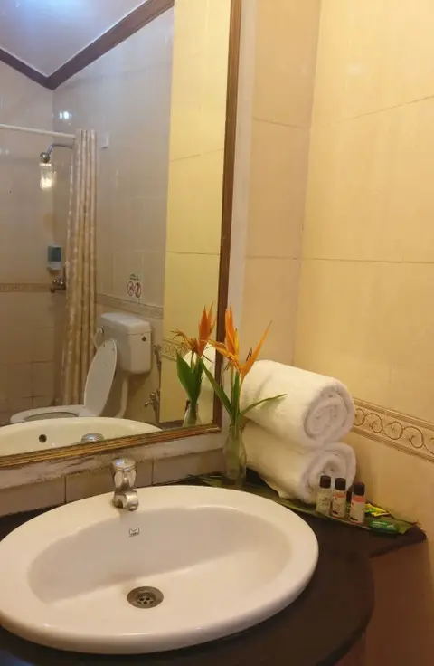 Верем: The Camelot Beach Resort